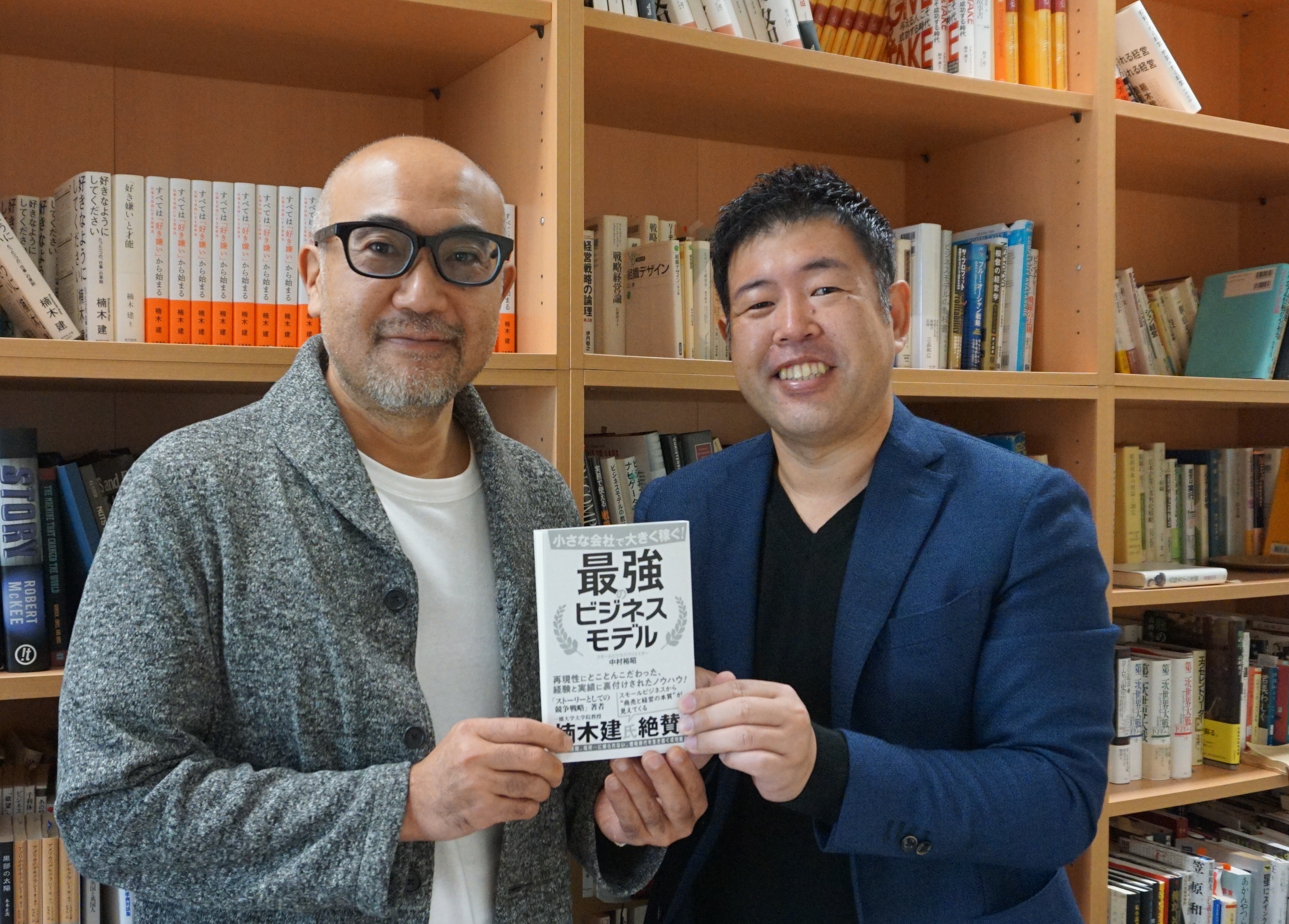 一橋大学大学院教授、楠木建先生に献本させていただきました